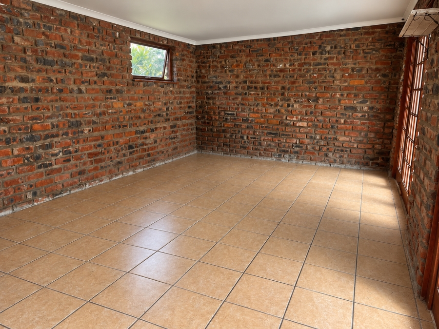 To Let 4 Bedroom Property for Rent in Beacon Bay Eastern Cape